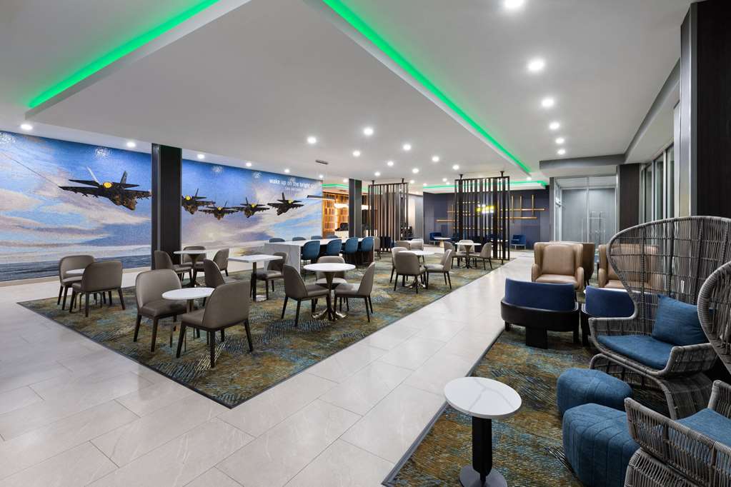 La Quinta Inn & Suites by Wyndham San Antonio at the RIM - photo 6