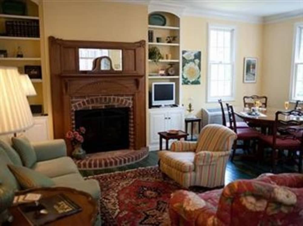 The Green Tree Inn — Alton — photo 3