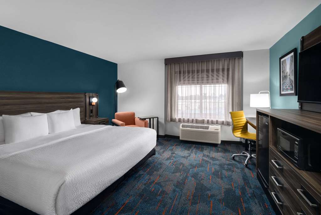 La Quinta Inn & Suites by Wyndham Greensboro NC - photo 14