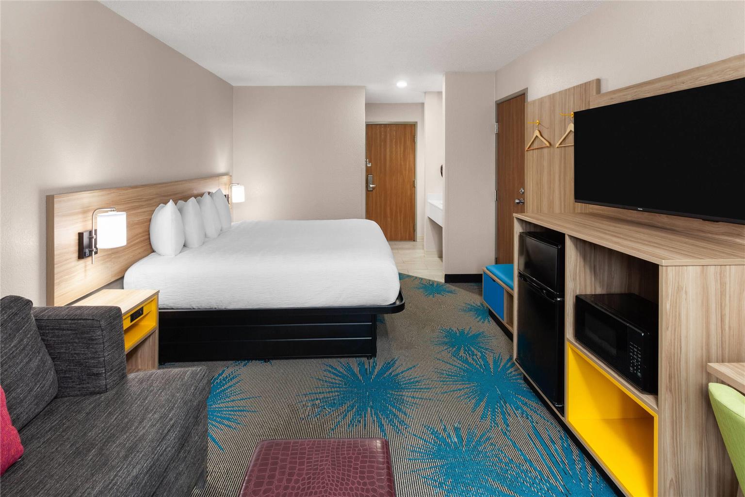 Days Inn by Wyndham Eagle River - photo 15