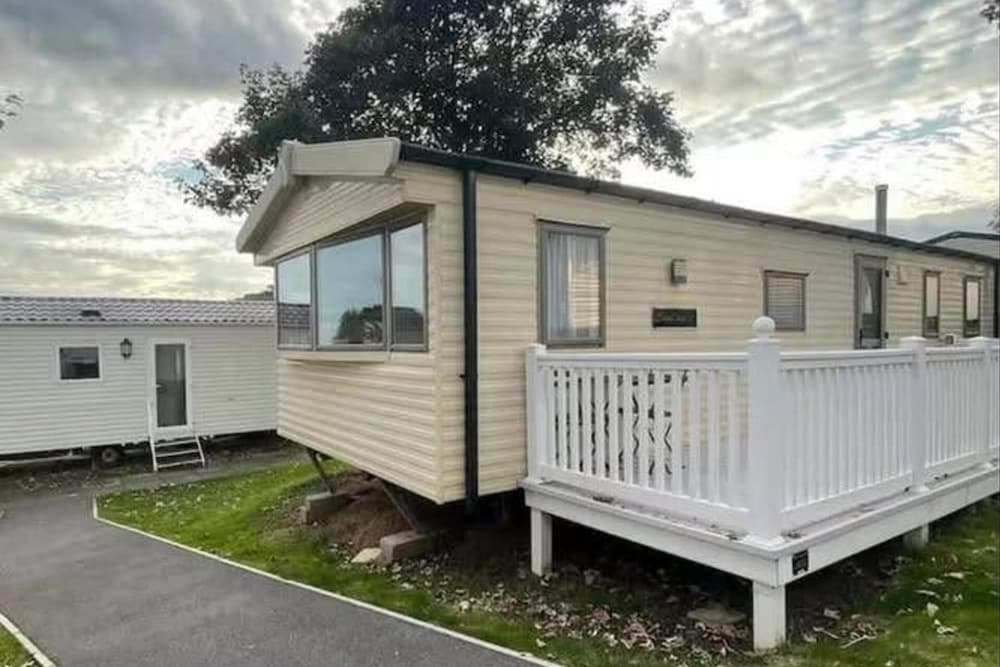 3 Bed sleeps 8 pet Friendly parking sea View in Exmouth, United Kingdom