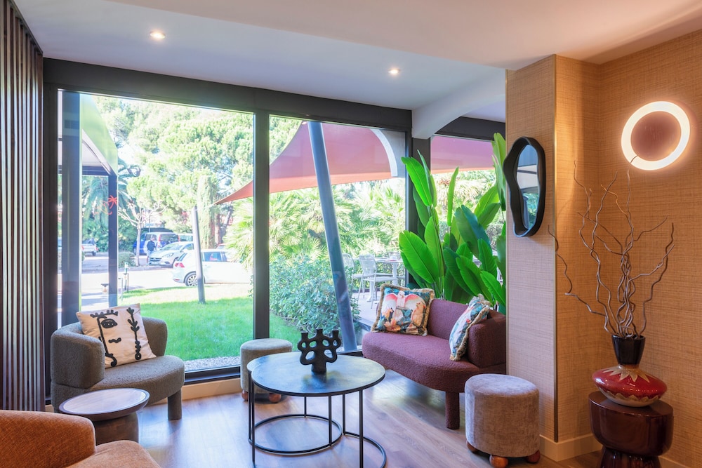Hotel Bahia - carbon neutral hotel in Villeneuve-Loubet