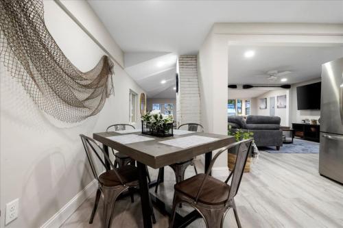 Park Peaks on the Beach Sleeps 12 — hotel in Sylvan Beach