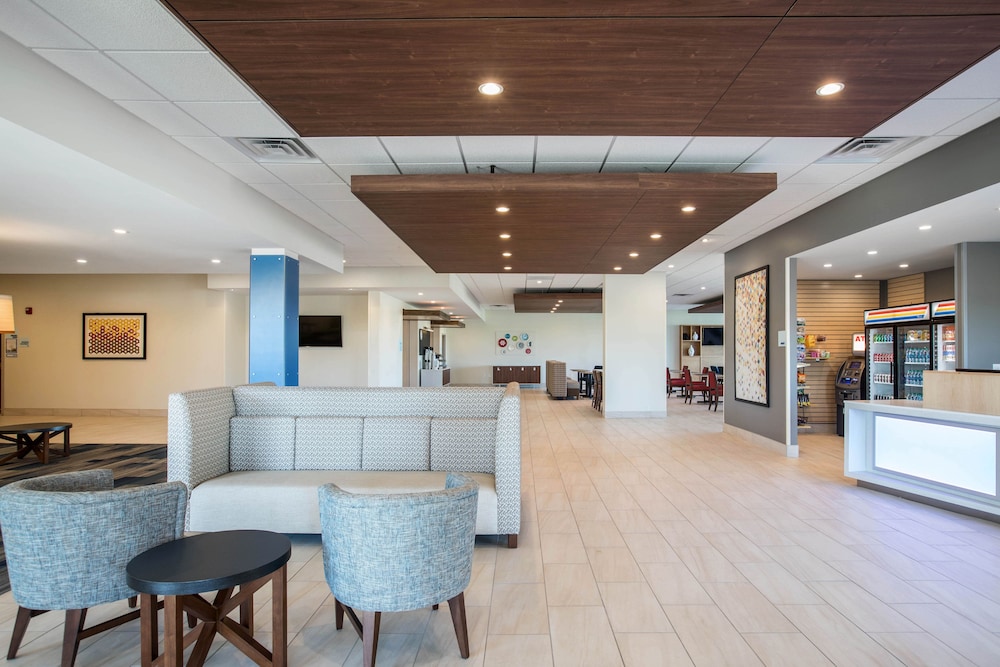 Holiday Inn Express & Suites Ludington by IHG - photo 27