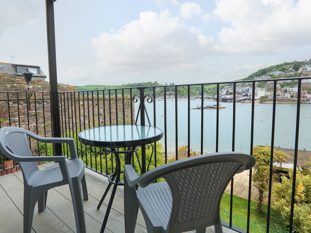 Ferry View — 4-Star Luxury Hotel in Dartmouth, United Kingdom