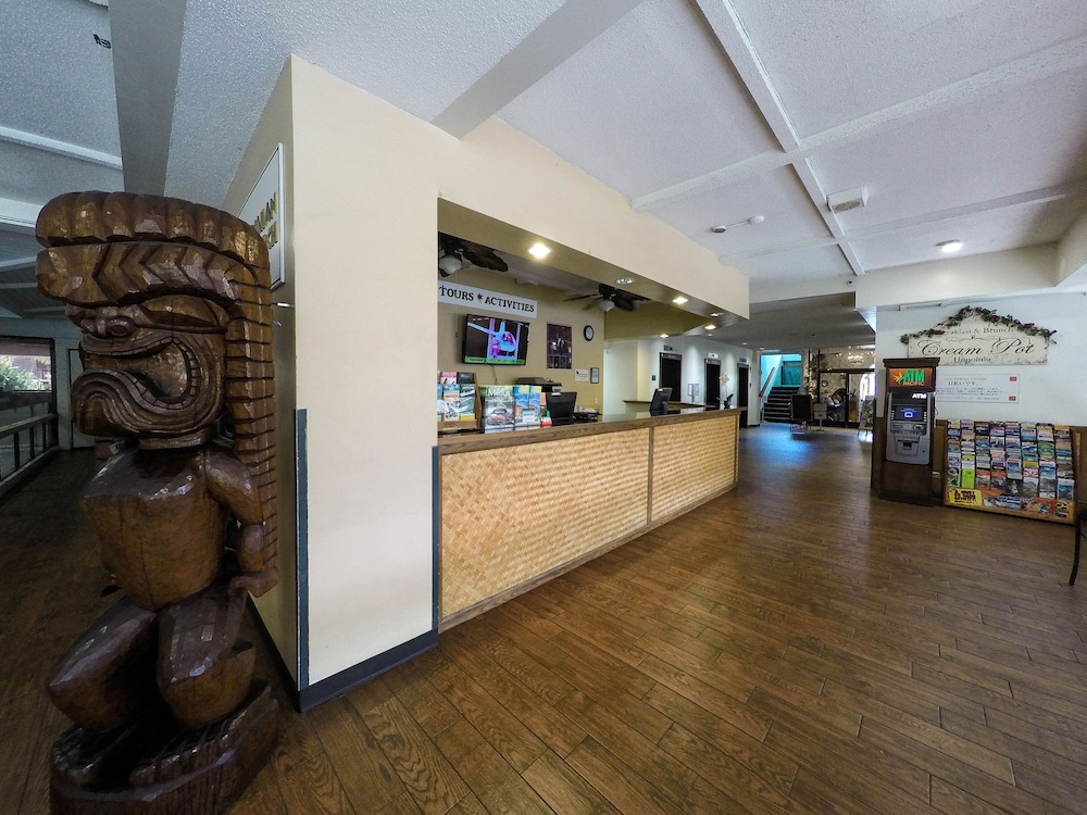 Waikiki Monarch Hotel - photo 2