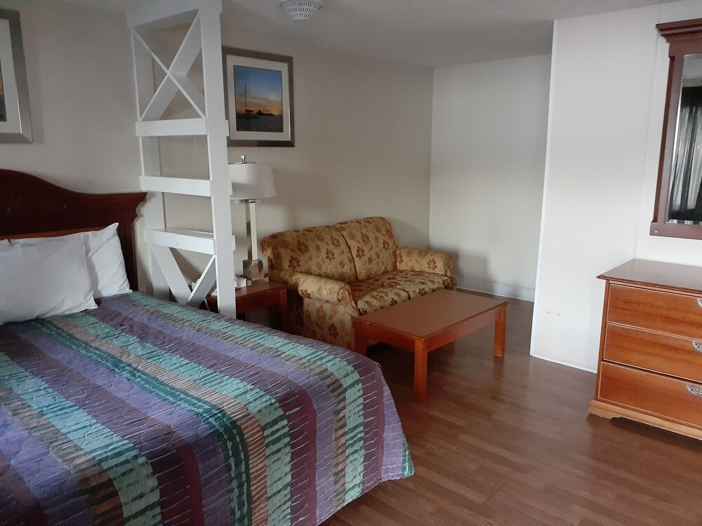 Town Line Motel - photo 52
