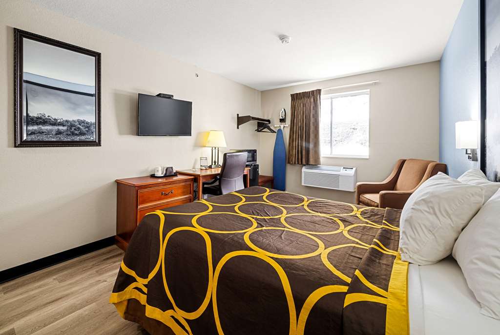 Super 8 by Wyndham Pittsburgh Monroeville - photo 39