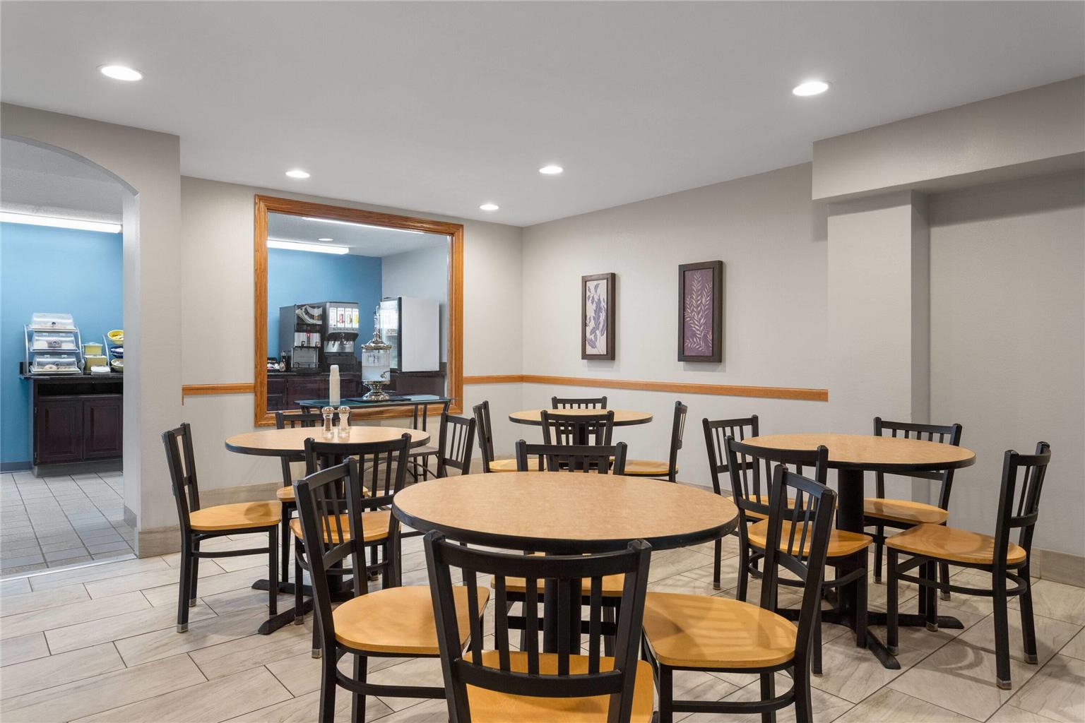 Days Inn by Wyndham Austin - photo 38