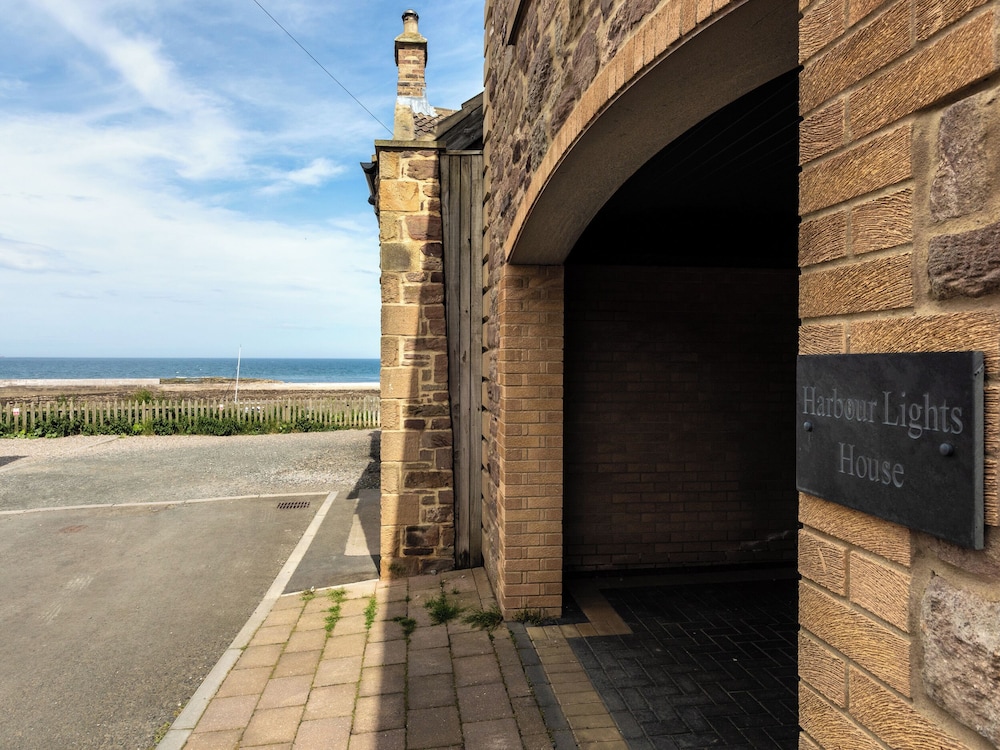Harbour Lights House — 4-Star Luxury Hotel in Seahouses, United Kingdom