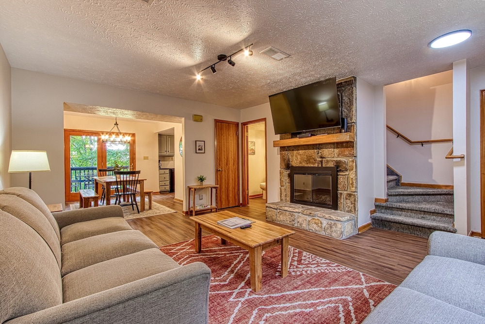 Pinecrest Townhomes 1K2Q Renovated - photo 13