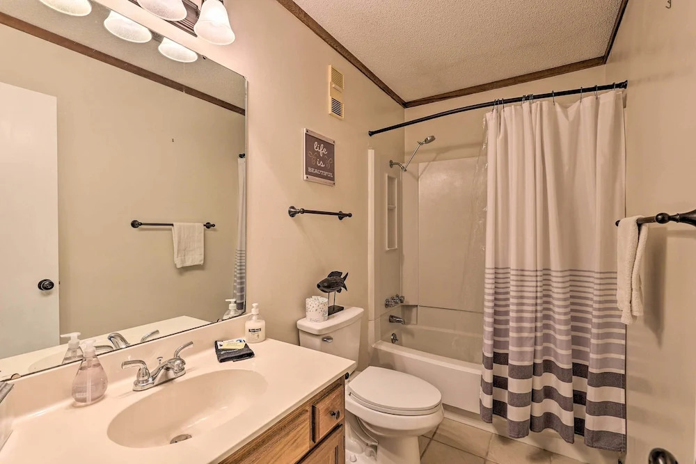 2 Mi to Skiing Resort Style Beech Mountain Condo - photo 24