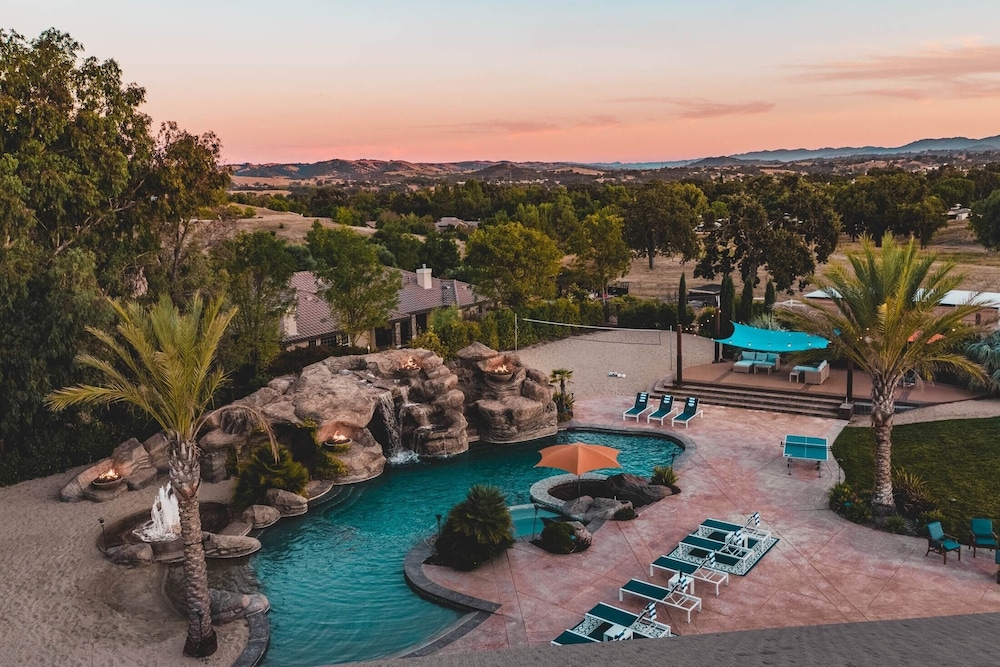 Mermaid by Avantstay Private Estate w Pool Volleyball & Arcade - photo 15