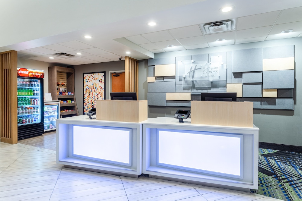 Holiday Inn Express & Suites Cedar Falls Waterloo by IHG - photo 39