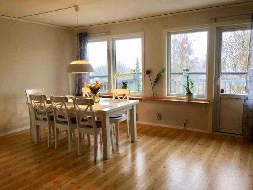 Views of Isaberg and fitting two families — hotel in Hestra