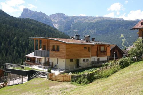 Klimahaus Dep. La Fradora — 4-Star Luxury Hotel in San Cassiano, Italy