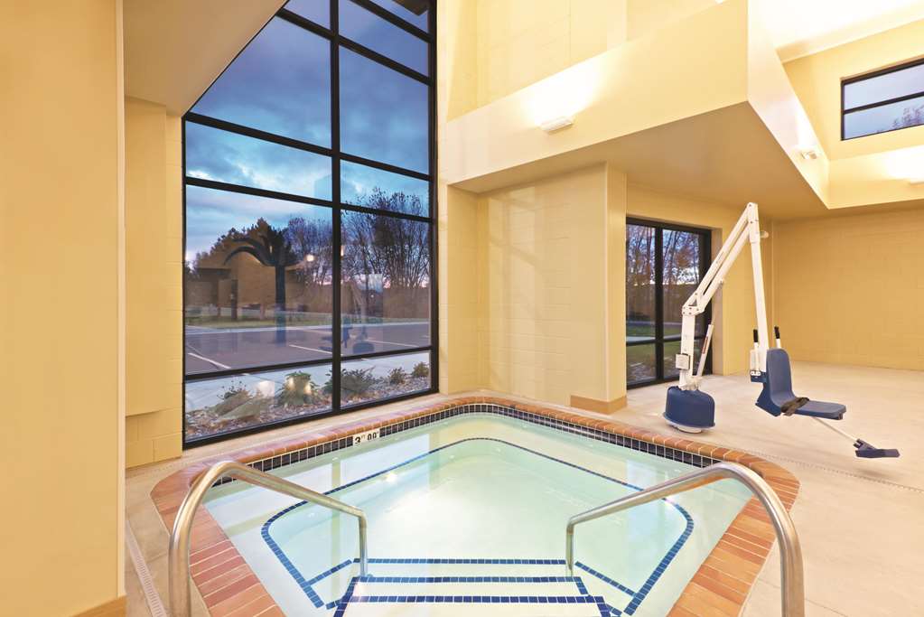 La Quinta Inn & Suites by Wyndham Billings - photo 8