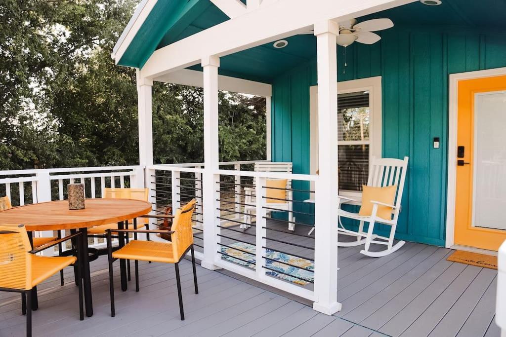 The Little Getaway Sleeps 4 Firepit Pet friendly — hotel in Pottsboro