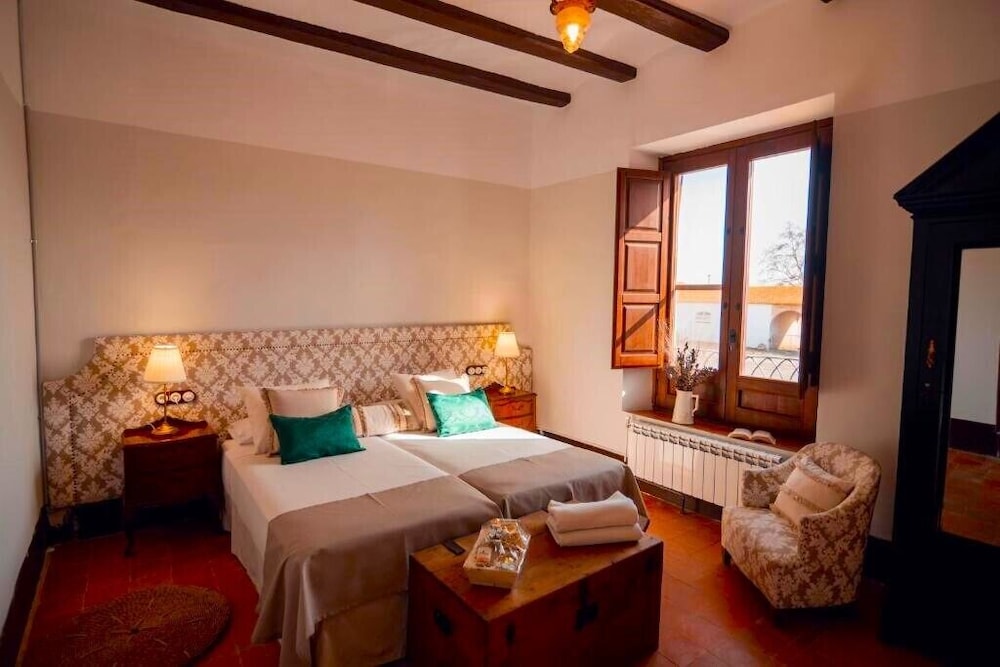 Castell Granadella — hotel in Camarles