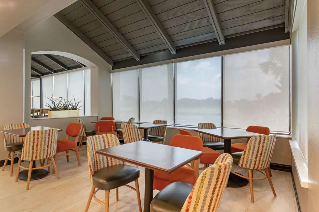 Best Western Corpus Christi Airport Hotel - photo 41
