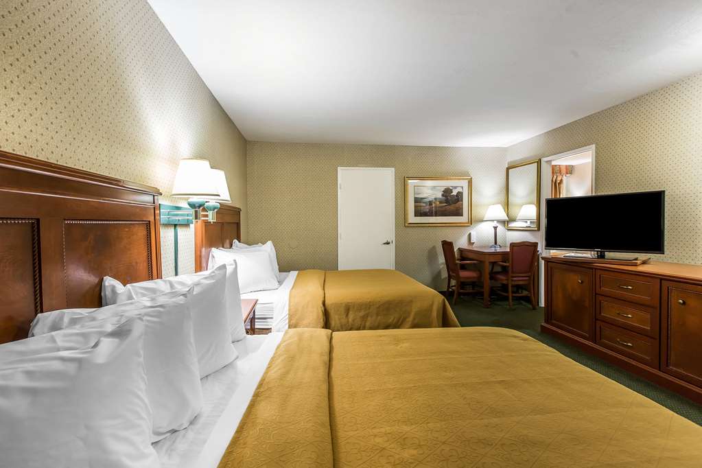 Quality Inn Near China Lake Naval Station - photo 11