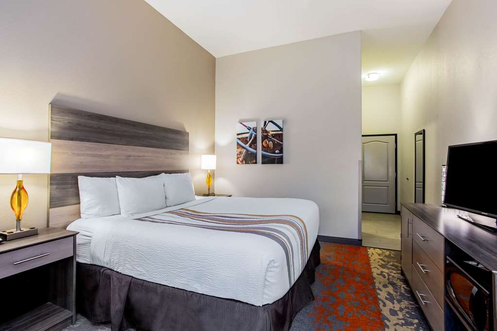 La Quinta Inn & Suites by Wyndham Andrews - photo 17