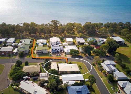 Sandy Paws Burrum Heads Walk to Beach 3BR Aircon Pool table — hotel in Burrum Heads