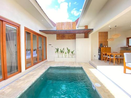 Modern 2BR Tropical Villa — 4-Star Luxury Hotel in Kerobokan, Indonesia
