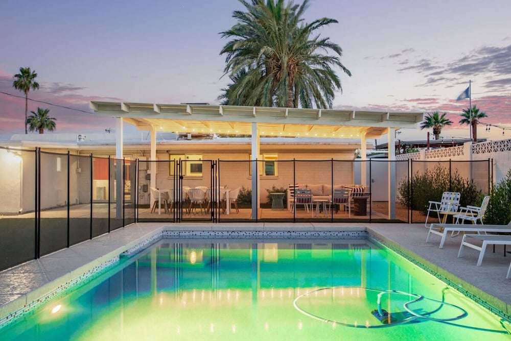 Northview Mid century Escape Pool Firepit Bocce - last minute hotel in Phoenix