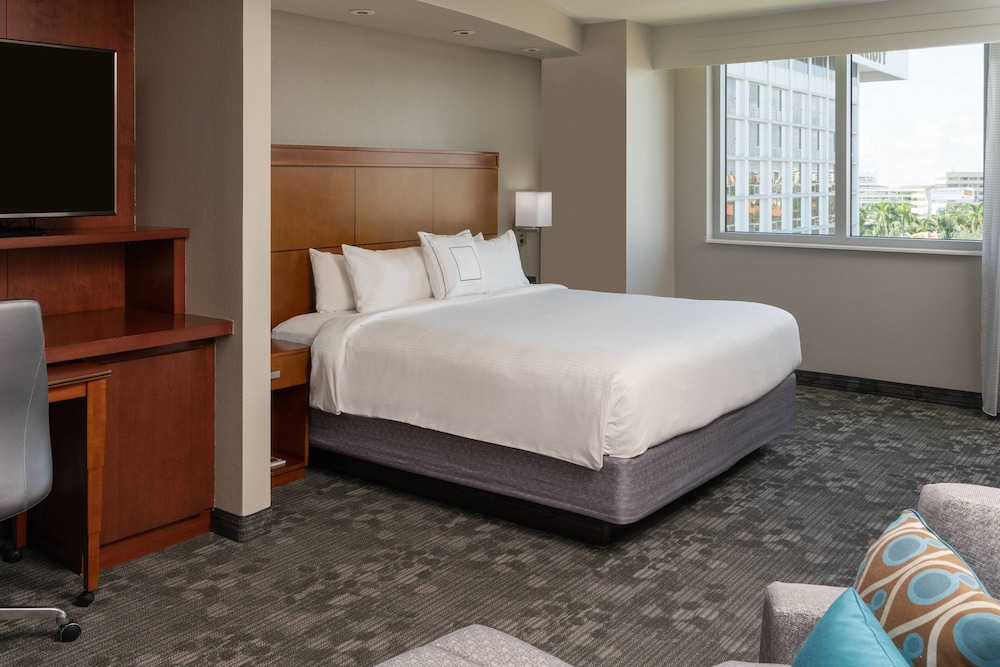 Courtyard by Marriott Miami Airport - photo 8
