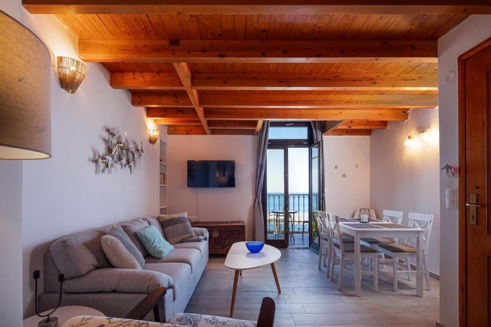 Fortezza Sea Breeze Anne 2BR with view — 4-Star Luxury Hotel in Rethymno, Greece