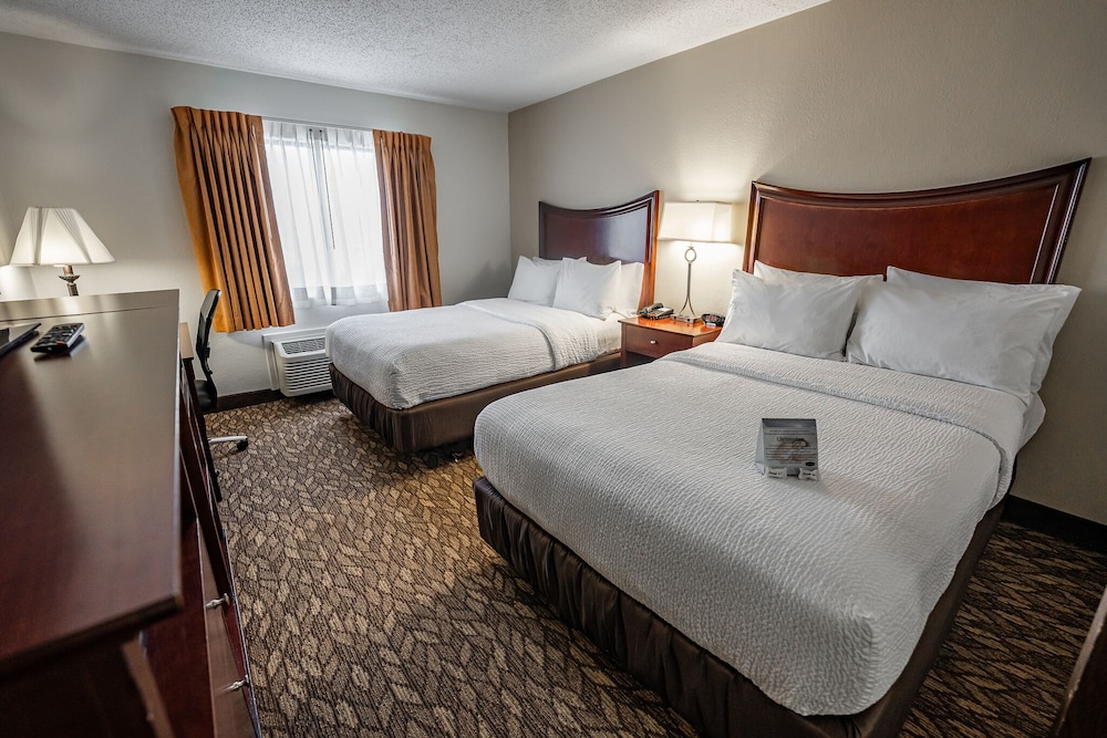 Christopher Inn and Suites - photo 30