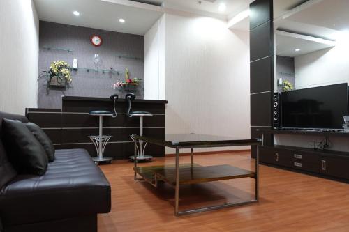 Town House MGR 2 Central Park Mall Area Pool Side 1st floor — 5-Star Luxury Hotel in Jakarta, Indonesia