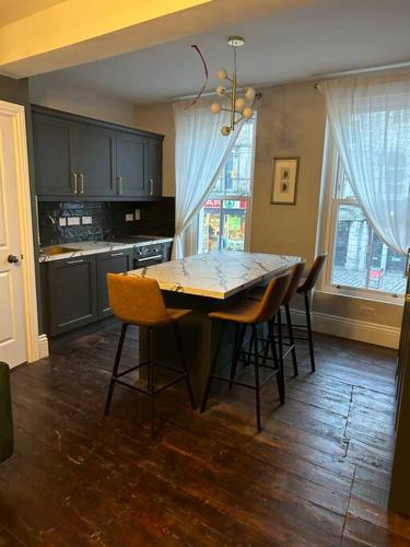 Patrick Street Townhouse — 4-Star Luxury Hotel in Cork, Republic of Ireland
