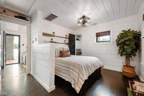 Cozy & Scenic Lakeside Retreat in Leesburg, United States