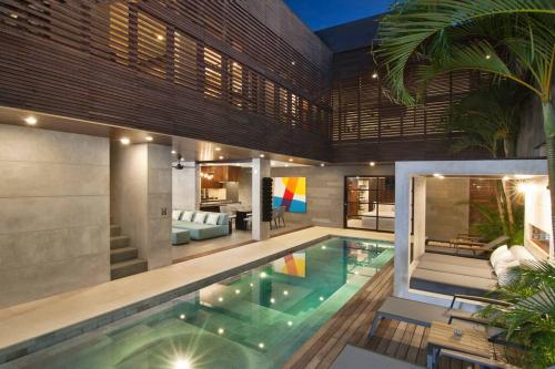 4BR Villa Jumat Minggu Villas Seminyak — 4-Star Luxury Hotel in Seminyak, Indonesia
