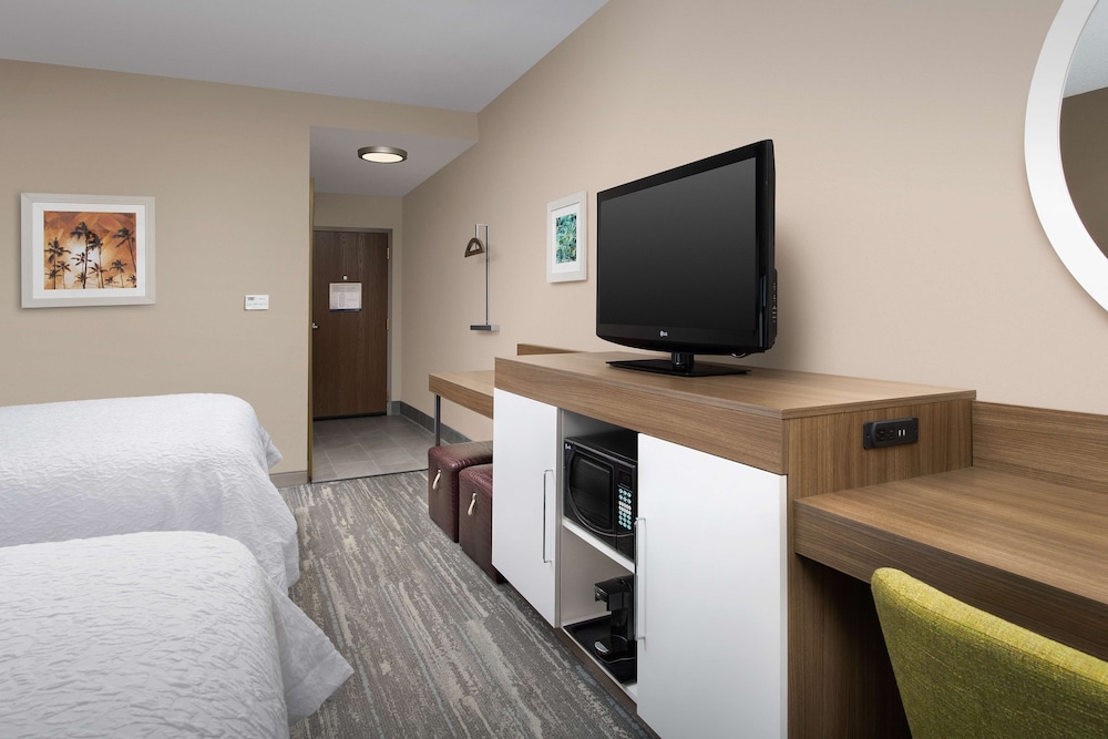 Hampton Inn & Suites Lake City - photo 17