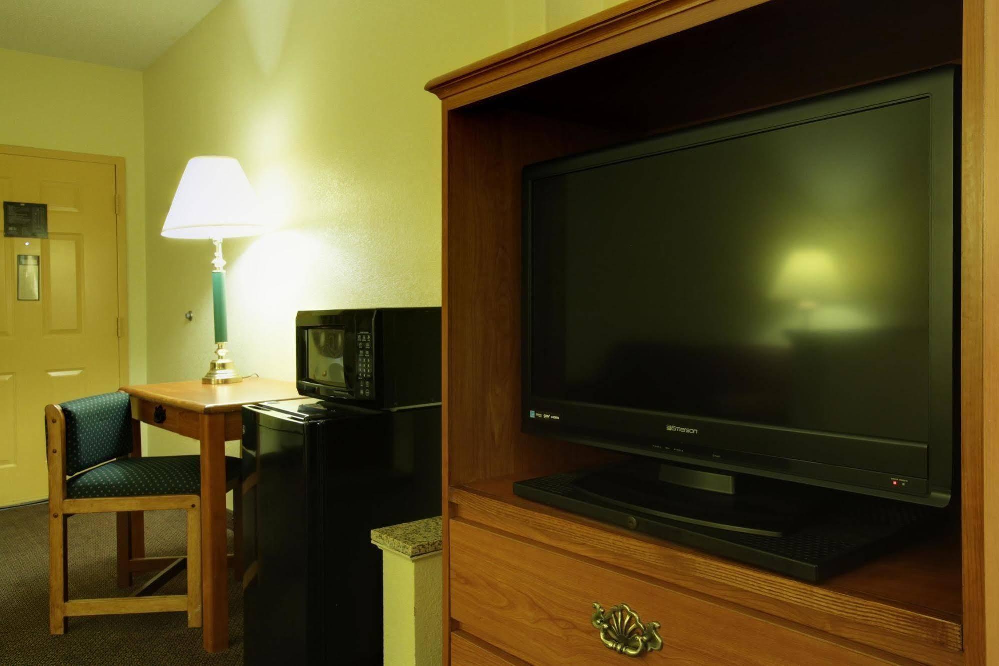 Americas Best Value Inn & Suites Senatobia - photo 9