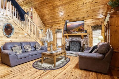 Deer Run Free Attraction Tickets Hot Tub WIFI Resort Playground Near Dollywood in Sevierville, United States