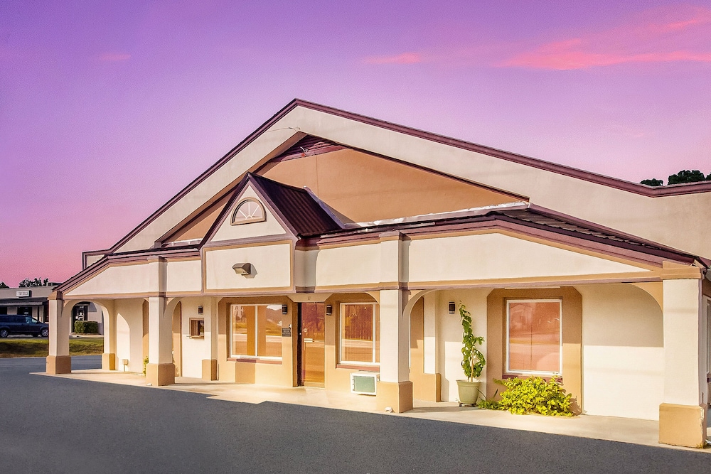 Red Roof Inn Santee - photo 35