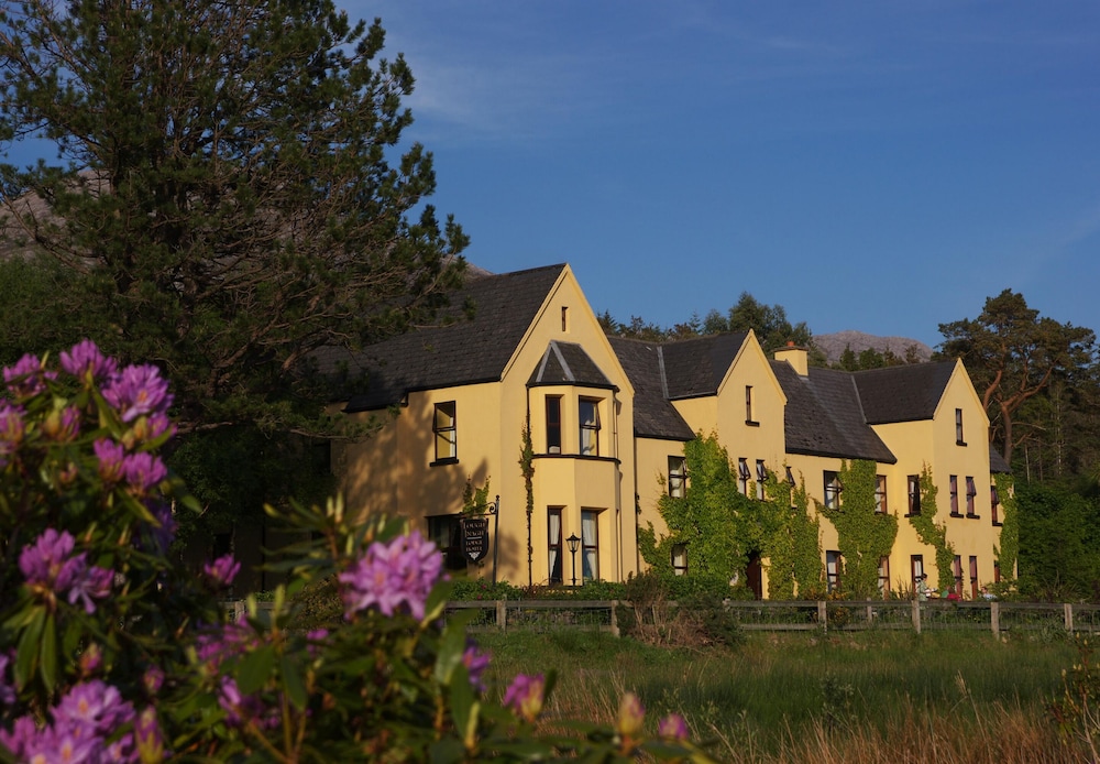 Lough Inagh Lodge Hotel — 4-Star Luxury Hotel in Gaillimh, Republic of Ireland