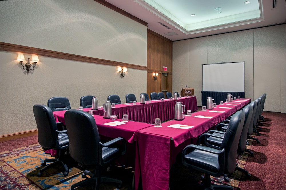 Crowne Plaza: Philadelphia King of Prussia by IHG - photo 36