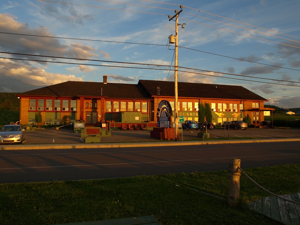 Auberge Internationale La Vieille Cole — Matane