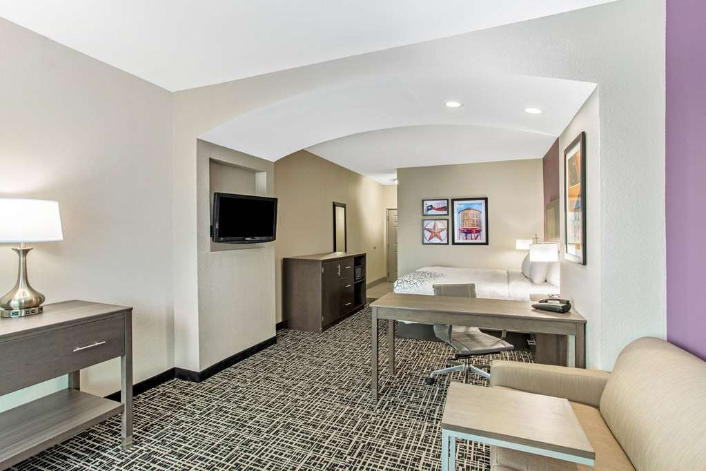 La Quinta Inn & Suites by Wyndham Hillsboro - photo 9