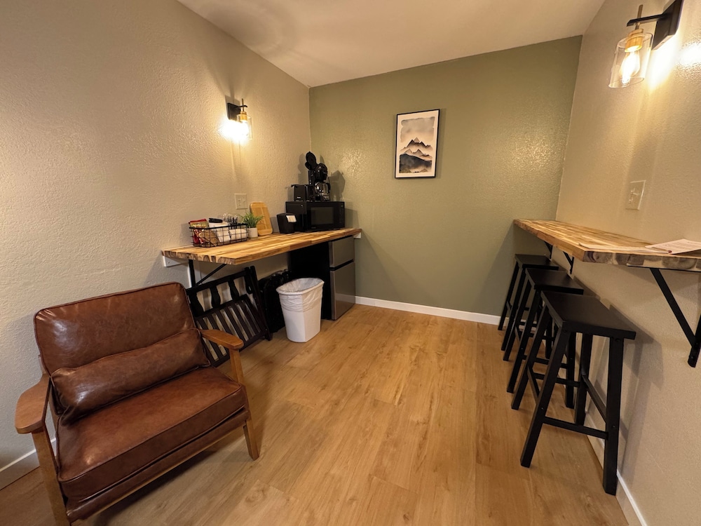 The Pioneer Motel - photo 15