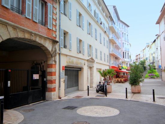 Suite Affaire Cannes Vieux Port — 4-Star Luxury Hotel in Cannes, France
