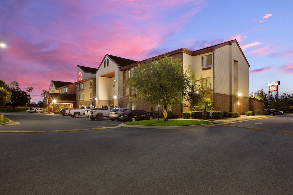 Red Roof Inn & Suites Savannah Airport - photo 32