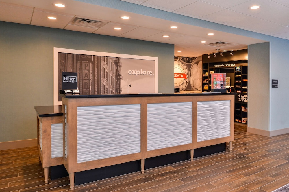 Hampton Inn Omaha Airport - photo 4