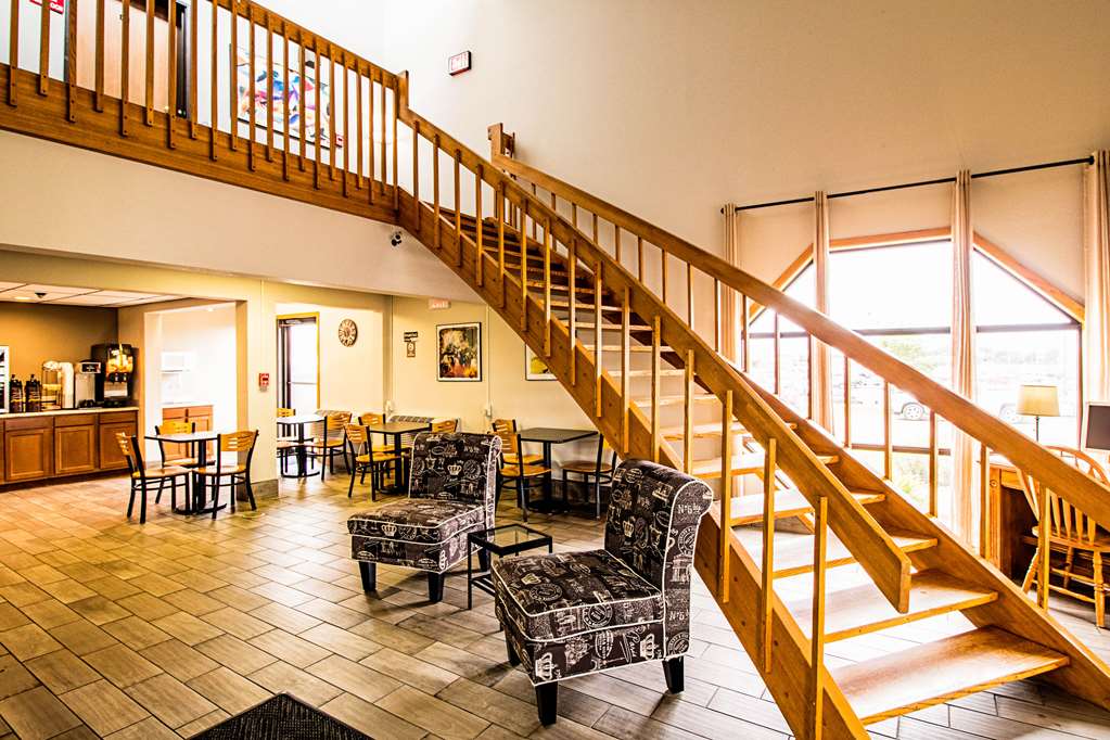Econo Lodge Watertown - photo 9