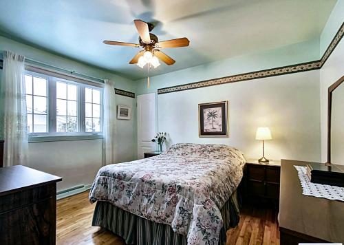 2 beds in a private room B with a free parking 15 min from downtown in Longueuil, Canada